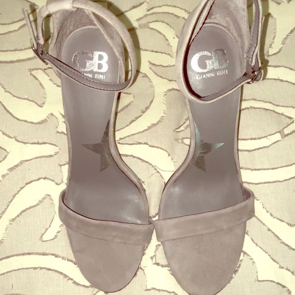 COPY - Gianni Bini gray heels Sz 9.5